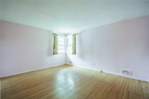 Living - 106 Pine Tree Ln, Irondequoit, NY 14617 photo 8 of 8