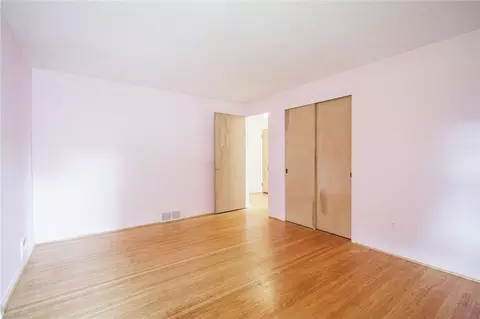 Bedroom - 106 Pine Tree Ln, Irondequoit, NY 14617 photo 3 of 5
