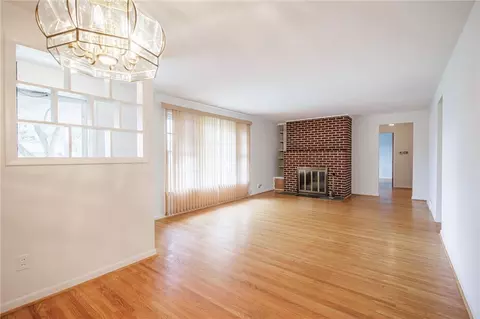 Living - 106 Pine Tree Ln, Irondequoit, NY 14617 photo 2 of 8