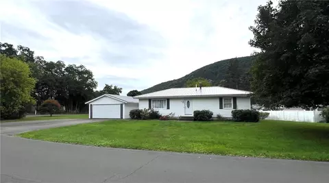 29 Sunset Cir, Elmira, NY 14903