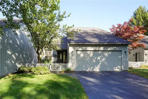 60 Waterview Cir, Rochester, NY 14625