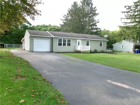 33 Crest Ave, Macedon, NY 14502