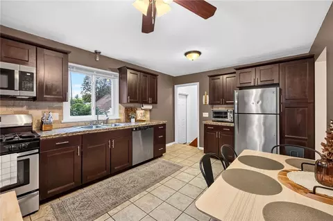 Kitchen - 87 Knapp Ave, Irondequoit, NY 14609 photo 3 of 4