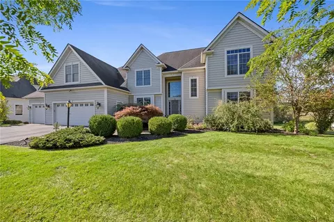 26 Amber Hill Dr, Pittsford, NY 14534