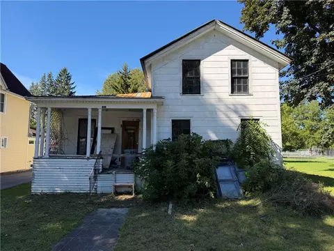 53 Linwood Ave, Warsaw, NY 14569