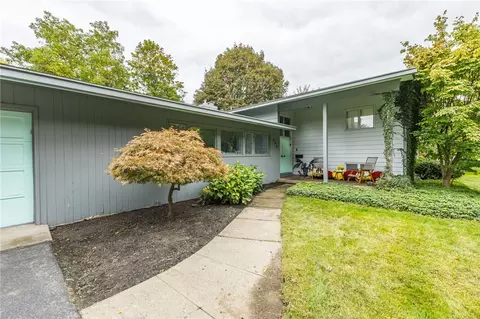 150 Georgian Court Rd, Brighton, NY 14610