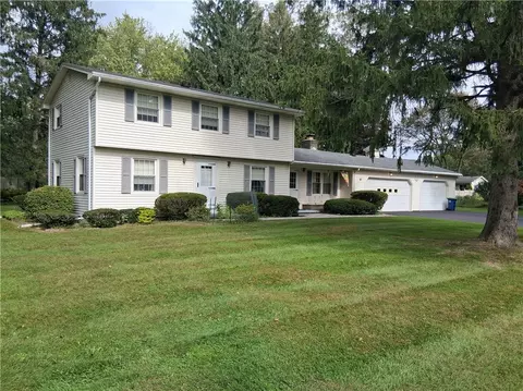 9 Hallmark Rd, Rochester, NY 14625