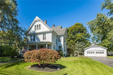 54 East St, Honeoye Falls, NY 14472