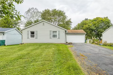 5 Village Trl, Ogden, NY 14559