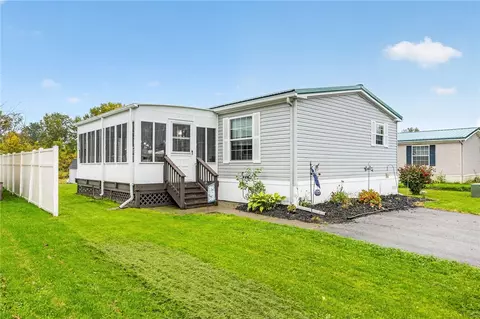 951 Cobblestone Ct, Holley, NY 14470