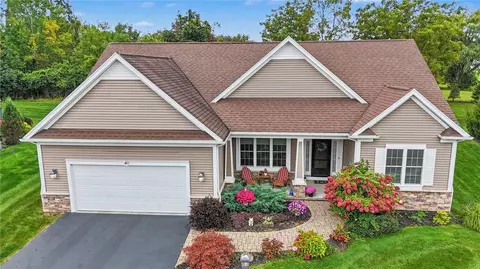 40 Timber Glen Trl, Penfield, NY 14526