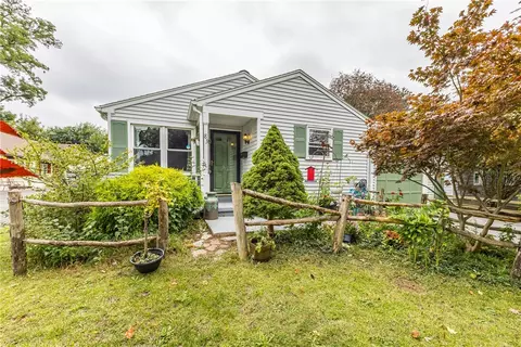 83 Brayton Rd, Greece, NY 14616