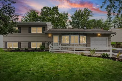 37 Green Acorn Ln, Henrietta, NY 14467