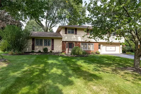 164 Bunker Hill Dr, Rochester, NY 14625