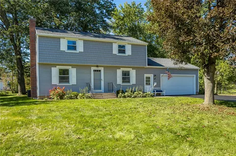 134 Fairhill Dr, Rochester, NY 14618