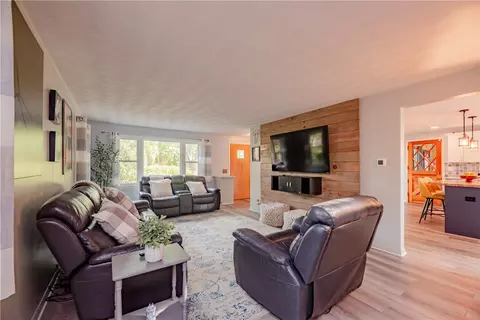 Living - 151 Salt Rd, Webster, NY 14580 photo 4 of 6