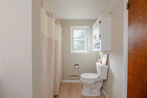 Bath - 151 Salt Rd, Webster, NY 14580 photo 2 of 3