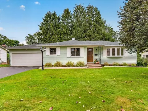 227 Timrod Dr, Irondequoit, NY 14617
