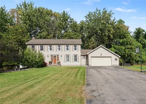 619 Galbro Cir, Webster, NY 14580