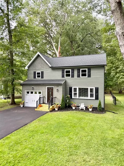 129 Bastian Rd, Rochester, NY 14623