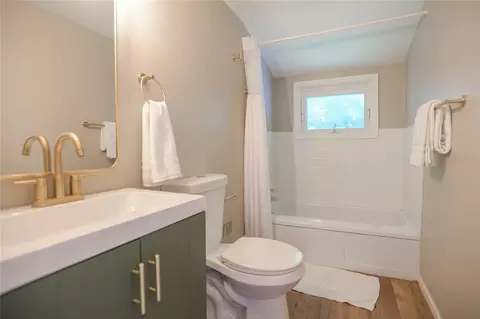 Bath - 539 Washington Ave, Irondequoit, NY 14617 photo 1 of 3