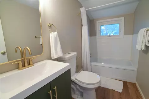 Bath - 539 Washington Ave, Irondequoit, NY 14617 photo 2 of 3