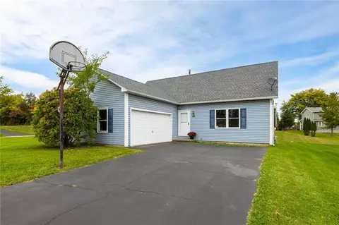 132 Grangerford Hts, West Henrietta, NY 14586