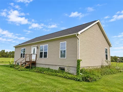 7261 W Bergen Rd, Bergen, NY 14416