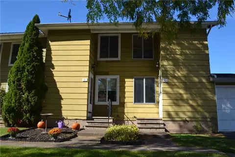 61 Parkwood Ln, Parma, NY 14468