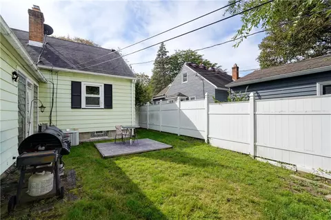 Exterior - 272 Cinnabar Rd, Irondequoit, NY 14617 photo 4 of 7