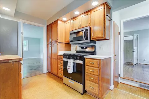 Kitchen - 272 Cinnabar Rd, Irondequoit, NY 14617 photo 1 of 2