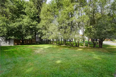 Exterior - 272 Cinnabar Rd, Irondequoit, NY 14617 photo 7 of 7