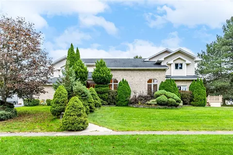 98 Whispering Winds Ln, Greece, NY 14626