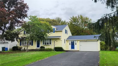 88 Thorncliff Rd, Ogden, NY 14559