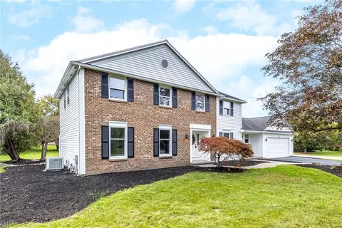 3 Hidden Mdw, Penfield, NY 14526