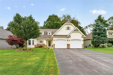 28 Kingsford Ln, Ogden, NY 14559