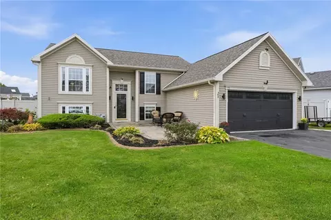 21 Black Duck Trl, Greece, NY 14626