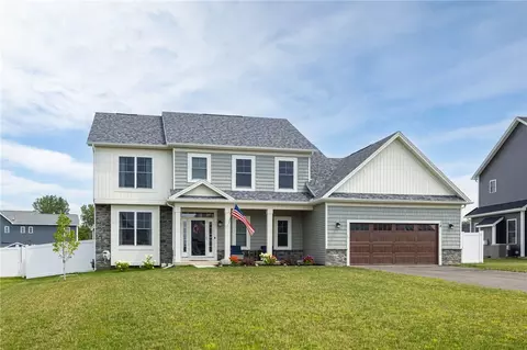 18 Giovanni Ln, Parma, NY 14468