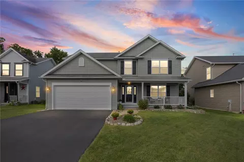 77 Rangers Ct, Greece, NY 14612