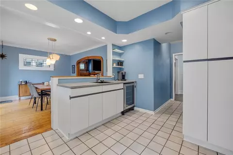 Kitchen - 124 Parkside Cres, Irondequoit, NY 14617 photo 3 of 10
