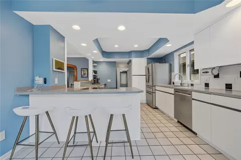 Kitchen - 124 Parkside Cres, Irondequoit, NY 14617 photo 8 of 10