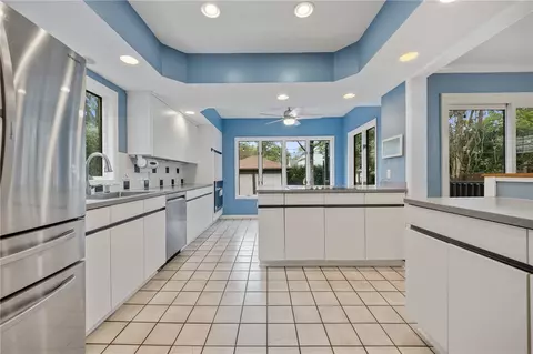 Kitchen - 124 Parkside Cres, Irondequoit, NY 14617 photo 10 of 10