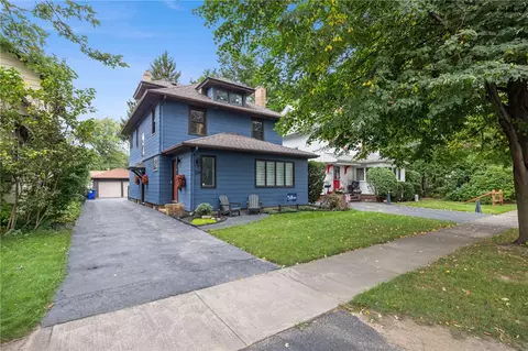Exterior - 124 Parkside Cres, Irondequoit, NY 14617 photo 3 of 11