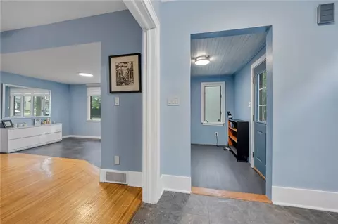 Entry Way - 124 Parkside Cres, Irondequoit, NY 14617 photo 3 of 4
