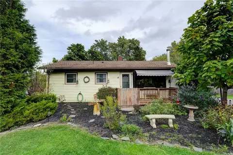 18 Fairlawn Dr, Honeoye Falls, NY 14472