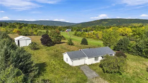 926 Mertz Rd, Middlesex, NY 14507