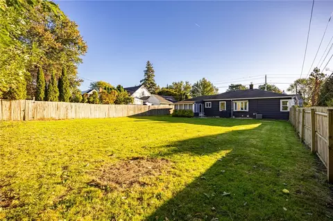 Exterior - 281 Pardee Rd, Irondequoit, NY 14609 photo 7 of 8