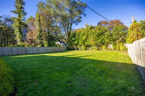Exterior - 281 Pardee Rd, Irondequoit, NY 14609 photo 8 of 8