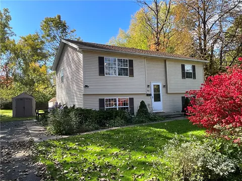 51 Clark St, Sweden, NY 14420