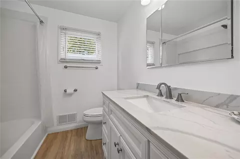 Bath - 197 Willowen Dr, Irondequoit, NY 14609 photo 2 of 2